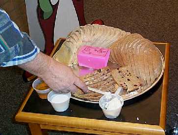 Bread.jpg (16914 bytes)