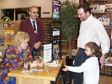 Customer.jpg (22521 bytes)